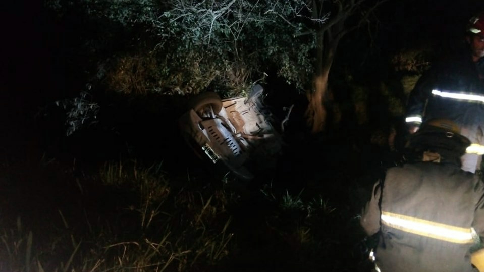 Auto cayó por un barranco en las márgenes del río Xanaes