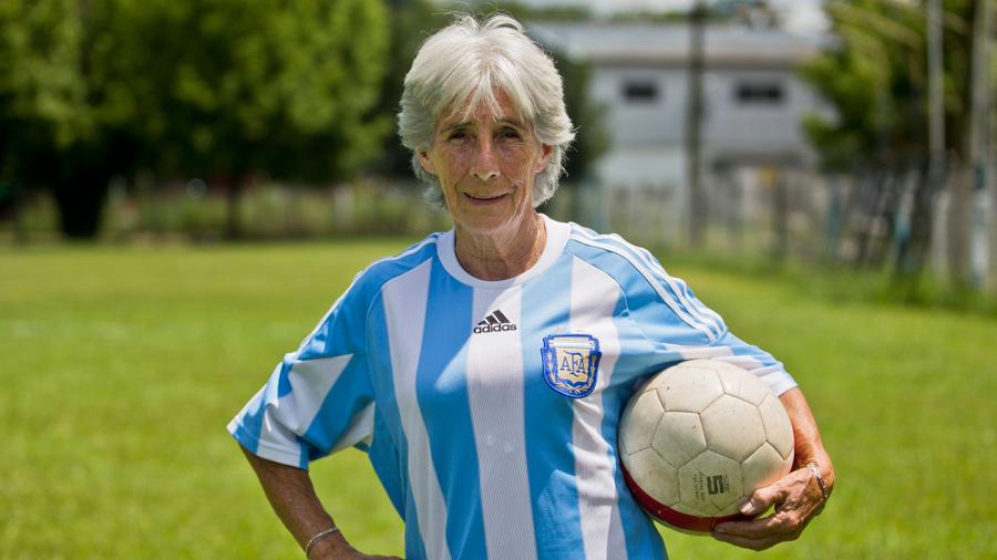 Elba Selva, pionera del fútbol femenino argentino, llega a Arroyito