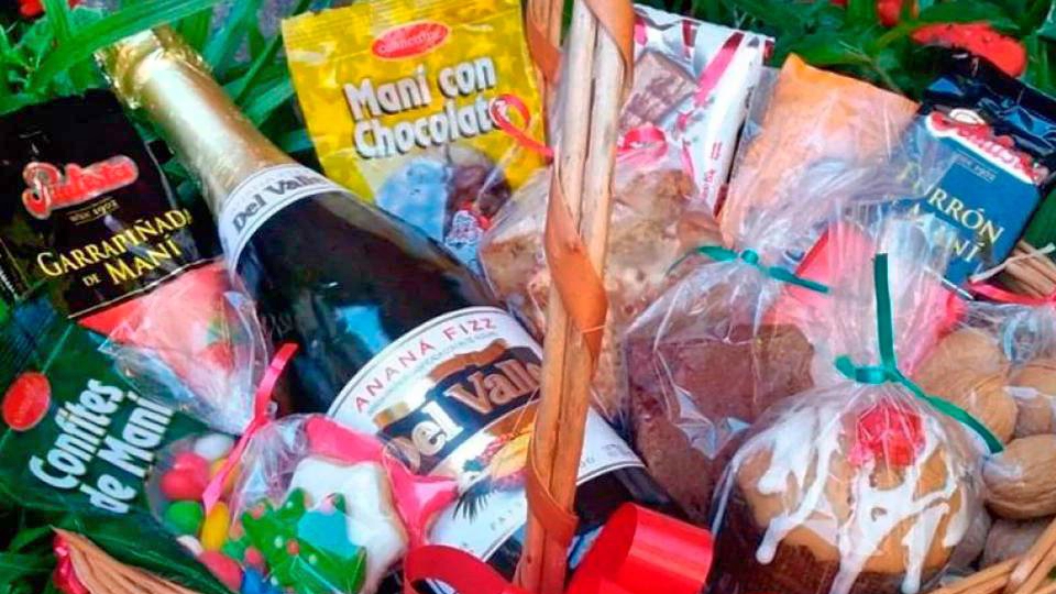 La Anónima es el único súper de Arroyito que vende la canasta navideña de $199