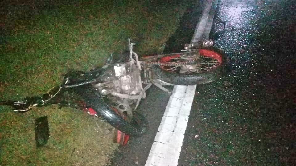 Ruta 19: choque frontal entre un auto y una moto dejó como saldo la muerte de dos jóvenes