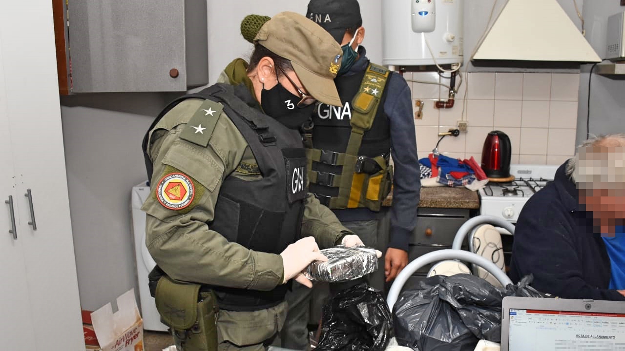 Gendarmería Nacional realizó múltiples allanamientos por narcotráfico, en Arroyito y otras localidades