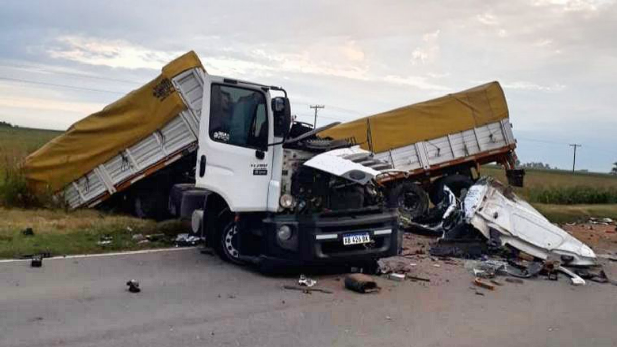 Ruta 13: falleció un joven conductor de La Tordilla en choque de camiones