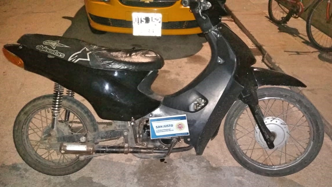 La Policía secuestró una moto cuyo conductor andaba en forma zigzagueante y sin documentación