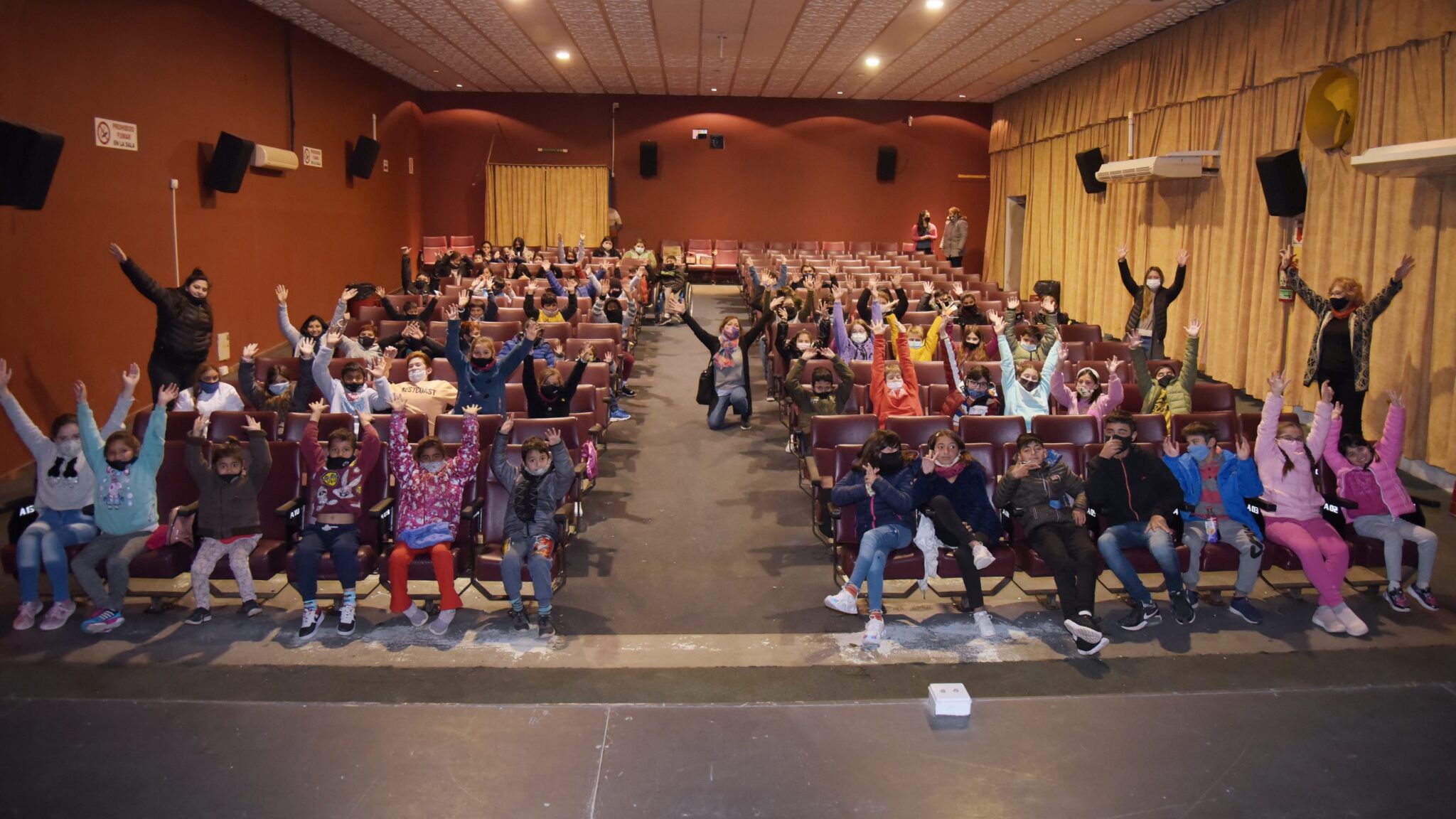 Vacaciones de invierno: el Gobierno Municipal llevó a más de 80 chicos al cine