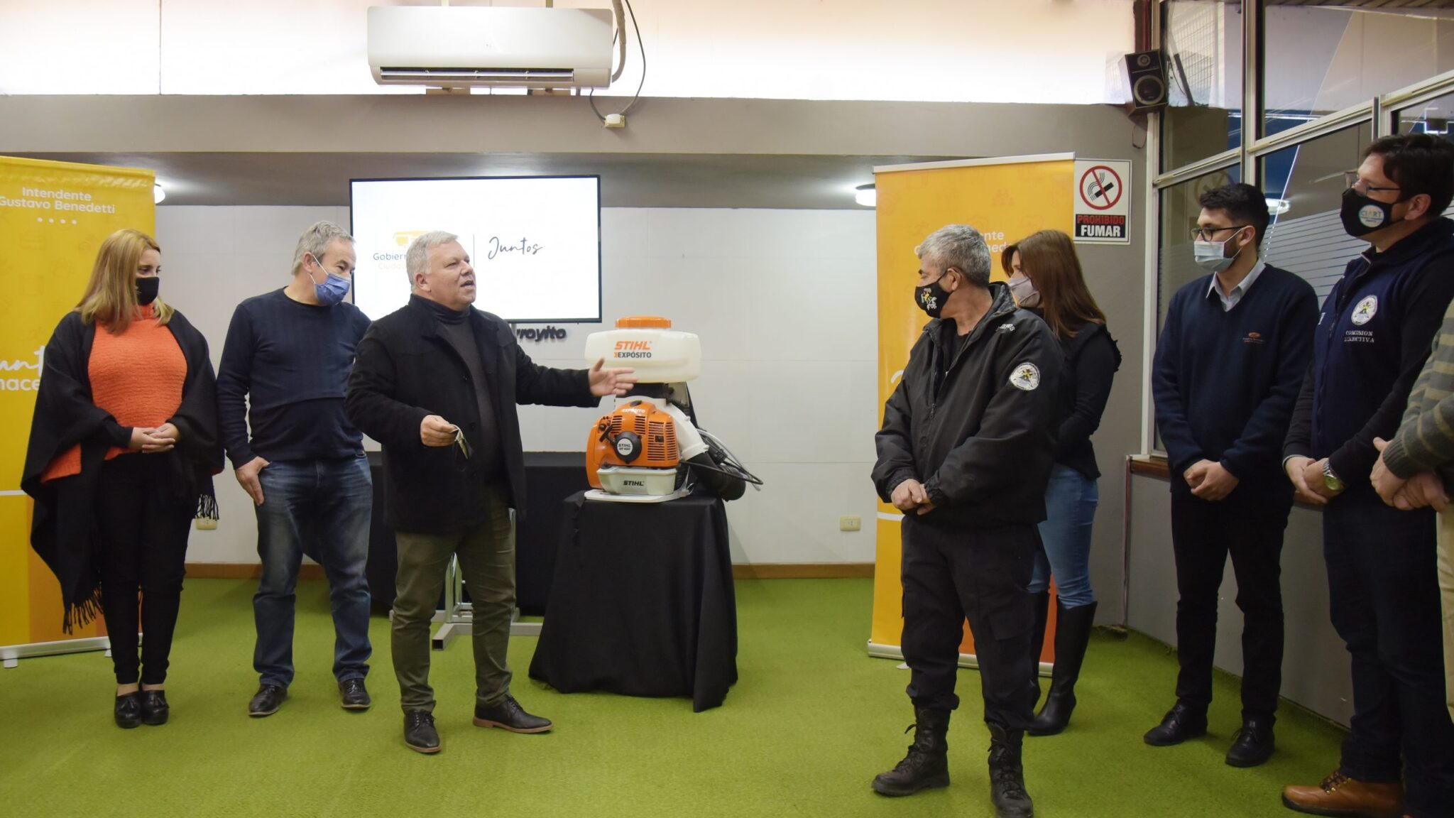 El Ejecutivo Municipal donó una moto sopladora a Bomberos Voluntarios