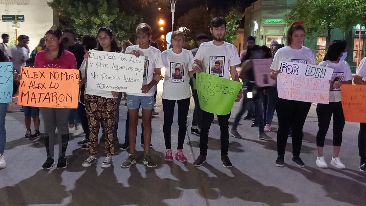 Familiares del joven Alex Lemos marcharon pidiendo “justicia”