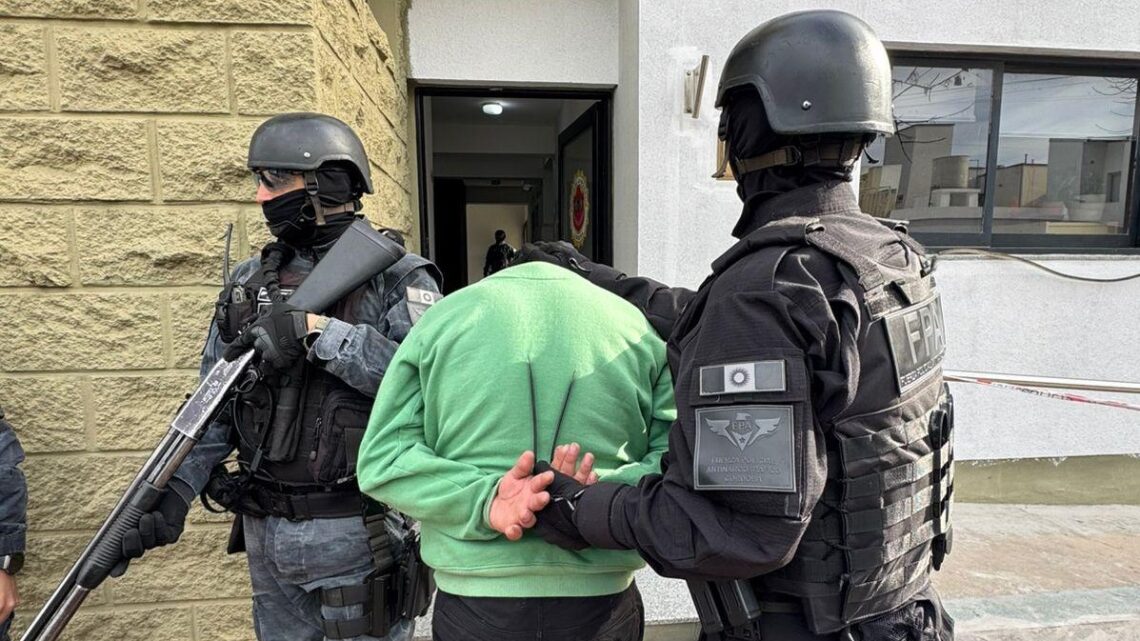 Arroyito: la FPA desarticuló una banda de narcomenudeo y detuvo a cuatro de sus integrantes Arroyito: la FPA desarticuló una banda de narcomenudeo y detuvo a cuatro de sus integrantes