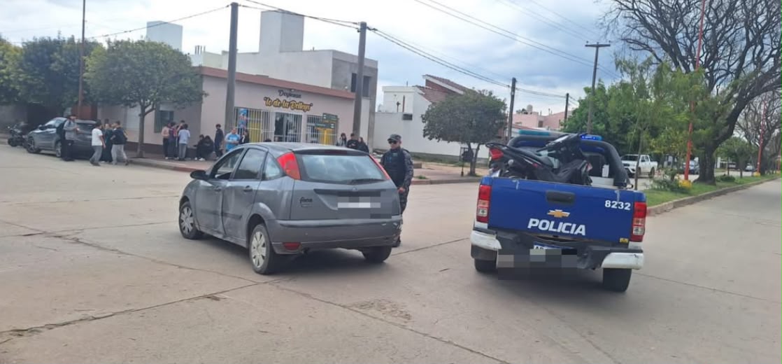Arroyito: una motociclista sufrió lesiones graves tras un choque en la avenida Bernardi